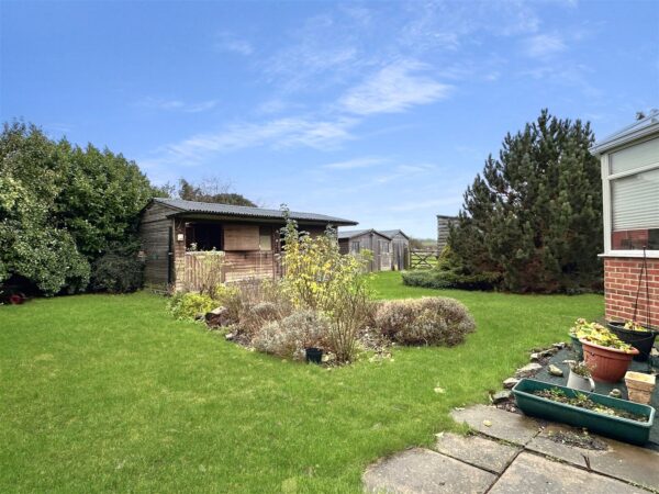 Perrimay Cottage, Fosse Road, Brough, Newark