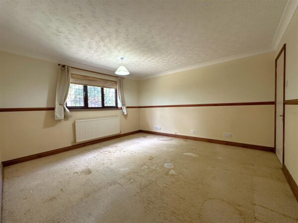 Alderann, Lincoln Road, Newark