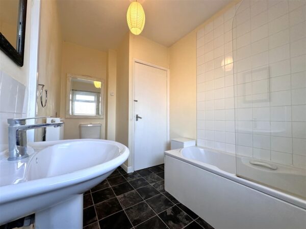 Cross Street, Newark