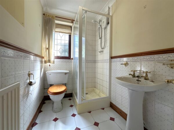 Alderann, Lincoln Road, Newark