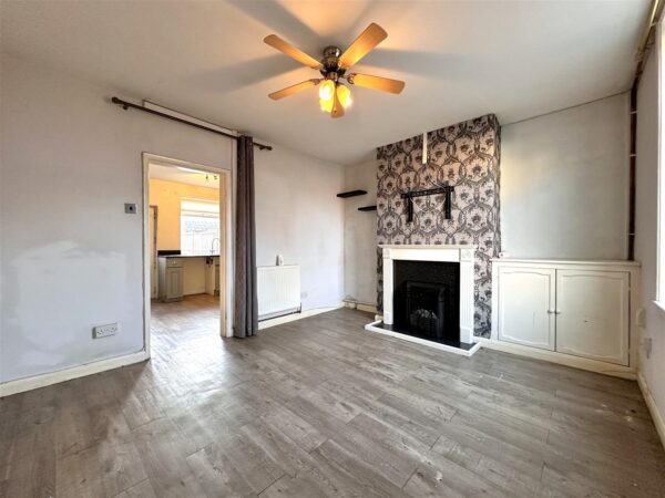 Cross Street, Newark