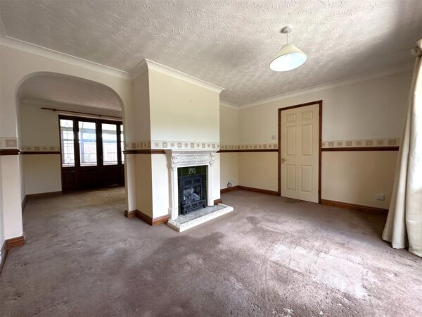 Alderann, Lincoln Road, Newark