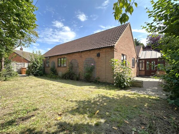 Alderann, Lincoln Road, Newark