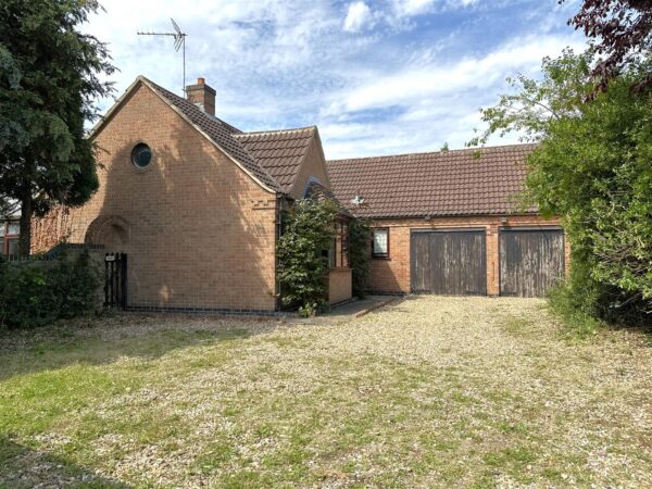 Alderann, Lincoln Road, Newark