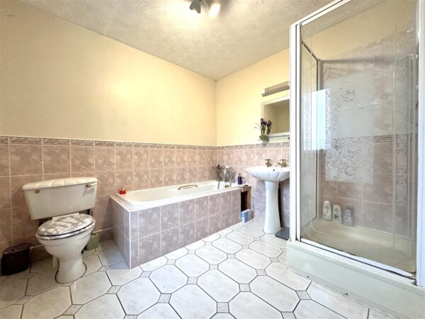 Perrimay Cottage, Fosse Road, Brough, Newark