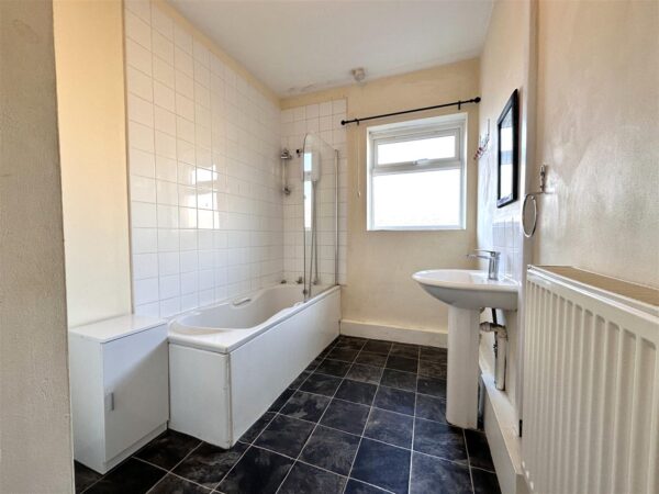 Cross Street, Newark