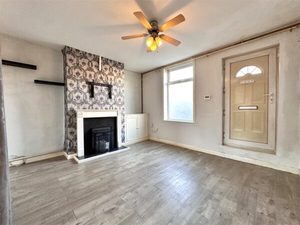 Cross Street, Newark