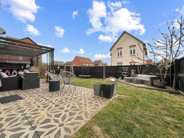 Ribbon Pond Drive, Middlebeck, Newark