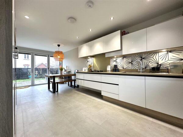 Ribbon Pond Drive, Middlebeck, Newark