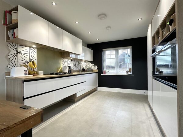 Ribbon Pond Drive, Middlebeck, Newark