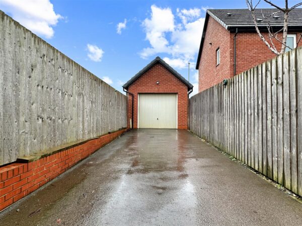 Ribbon Pond Drive, Middlebeck, Newark