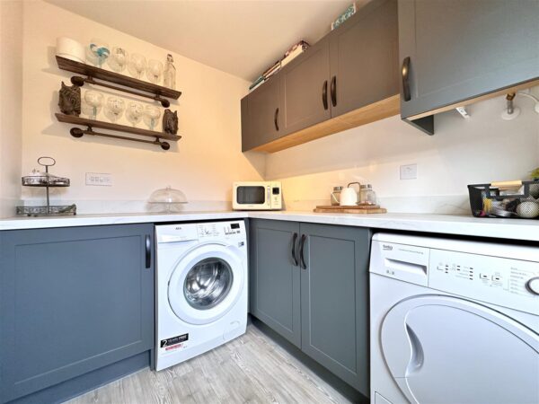 Stunning Family Home, Avro Road, Fernwood, Newark