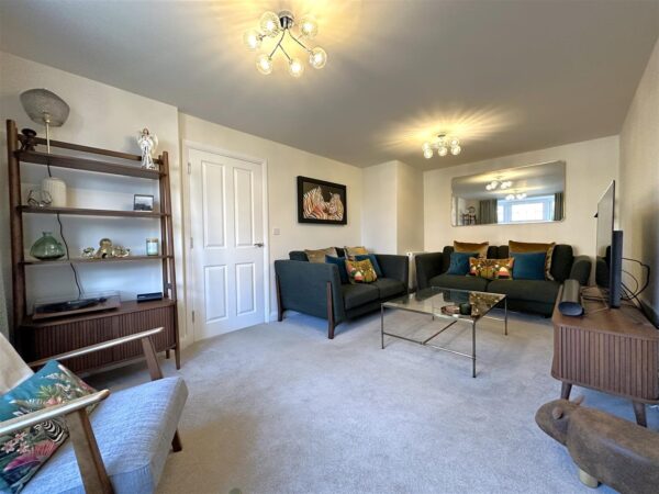 Stunning Family Home, Avro Road, Fernwood, Newark