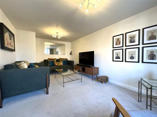 Stunning Family Home, Avro Road, Fernwood, Newark