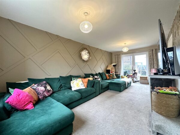 Ribbon Pond Drive, Middlebeck, Newark