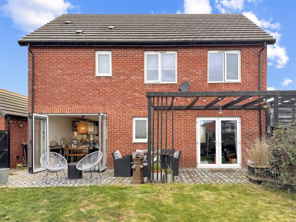 Ribbon Pond Drive, Middlebeck, Newark