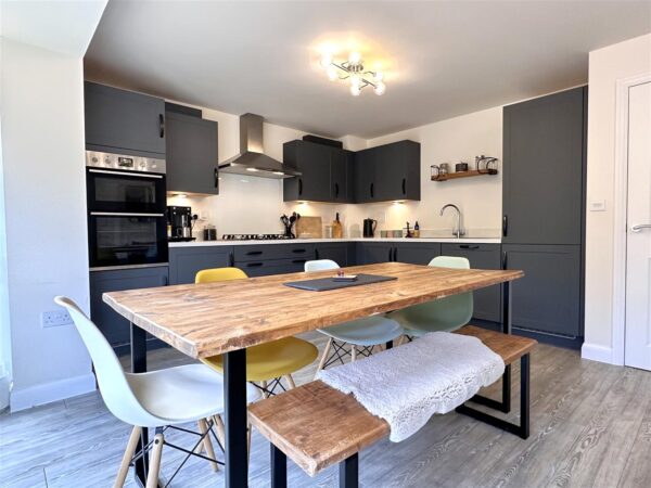 Stunning Family Home, Avro Road, Fernwood, Newark