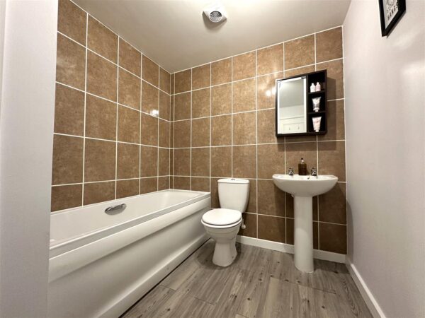 Apple Avenue, Fernwood, Newark