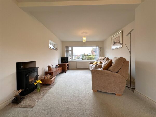 St. Peters Close, Farndon, Newark