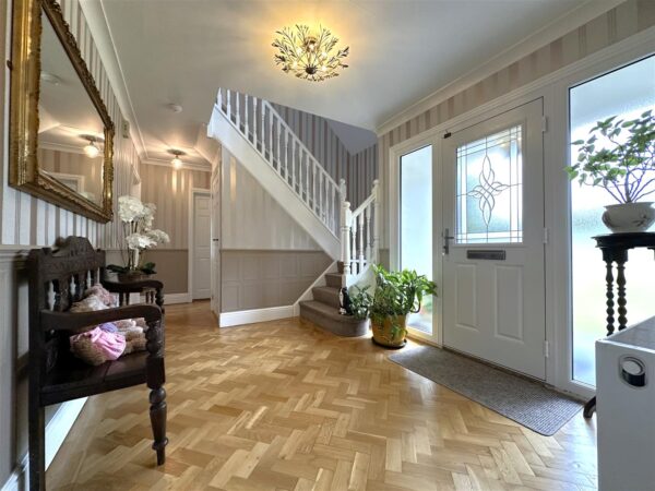 Moat Edge, Balderton Lane, Coddington, Newark