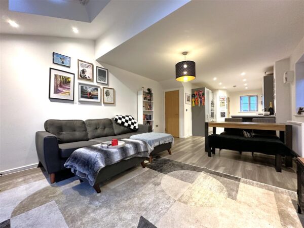 Cloverfield Place, Middlebeck, Newark