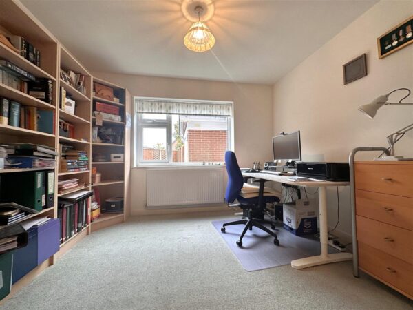 St. Peters Close, Farndon, Newark