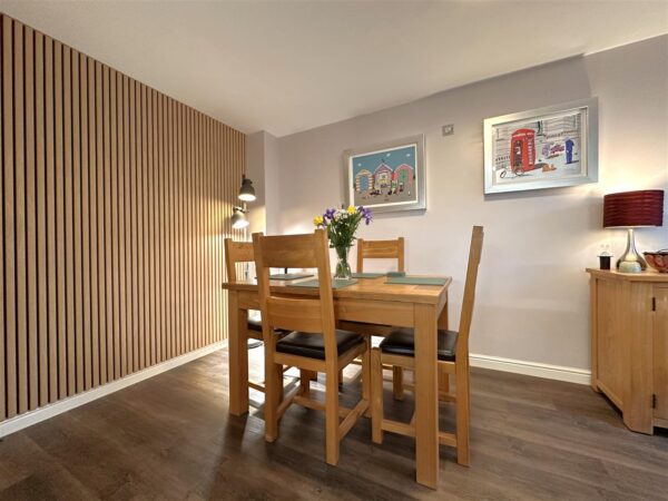 John Gold Avenue, Newark