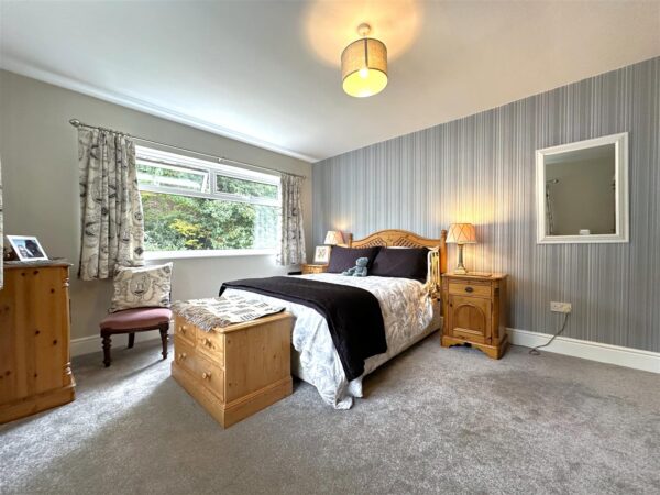 Moat Edge, Balderton Lane, Coddington, Newark