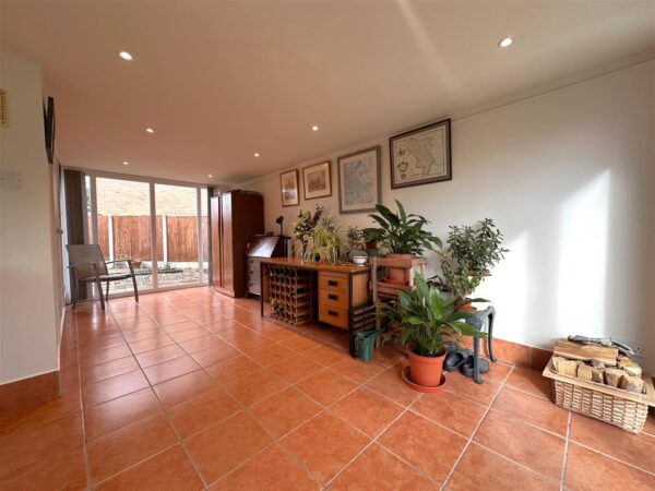 St. Peters Close, Farndon, Newark