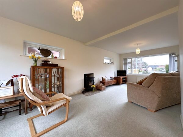 St. Peters Close, Farndon, Newark