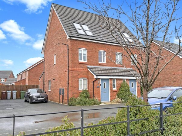 Cloverfield Place, Middlebeck, Newark