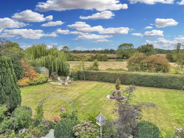 Moat Edge, Balderton Lane, Coddington, Newark