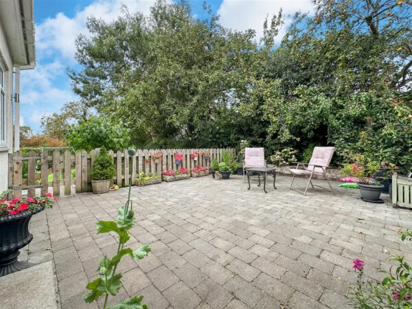 Moat Edge, Balderton Lane, Coddington, Newark