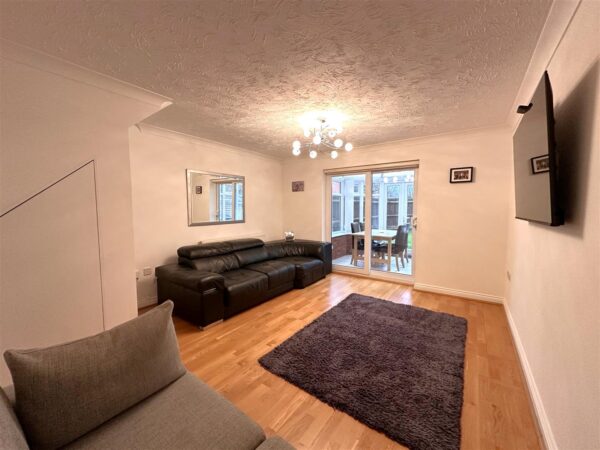 Stirling Drive, Coddington, Newark