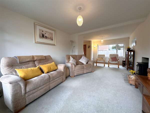 St. Peters Close, Farndon, Newark