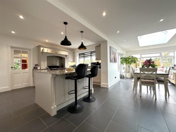 Moat Edge, Balderton Lane, Coddington, Newark