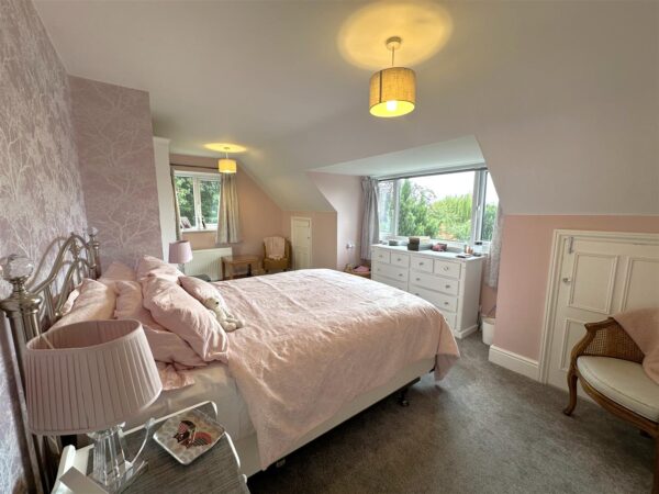 Moat Edge, Balderton Lane, Coddington, Newark