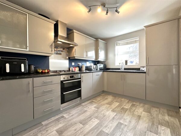 Apple Avenue, Fernwood, Newark