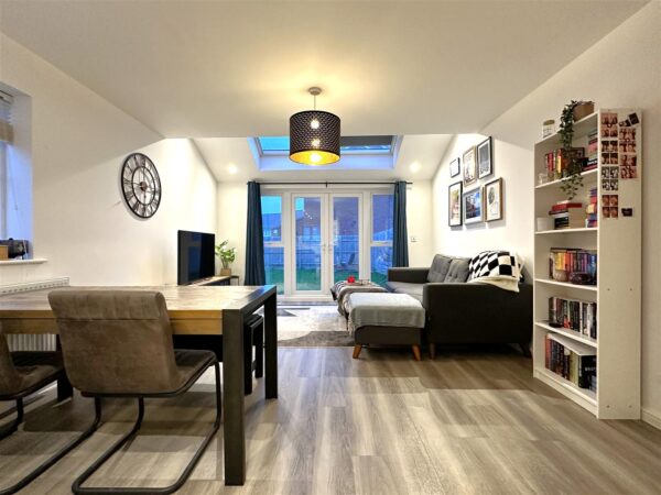 Cloverfield Place, Middlebeck, Newark