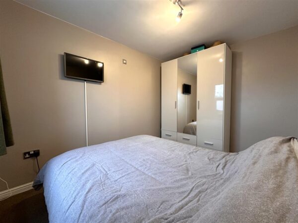 John Gold Avenue, Newark