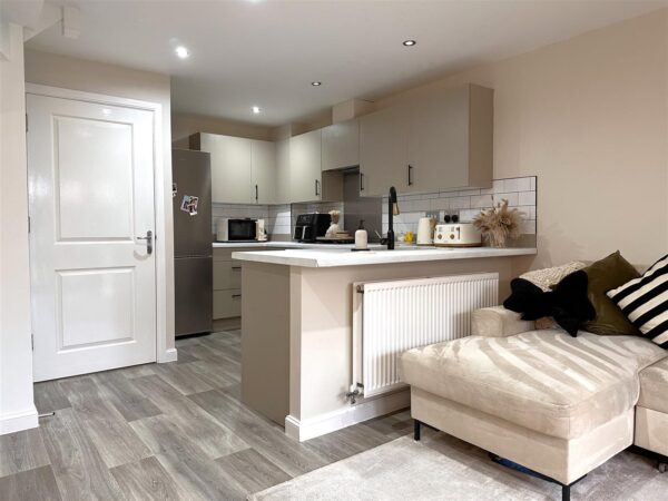 Carmelita Avenue, Fernwood, Newark