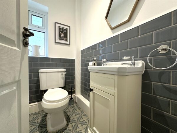 Moat Edge, Balderton Lane, Coddington, Newark