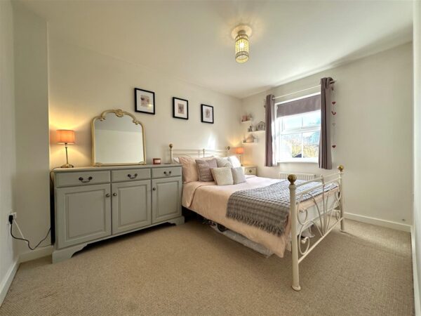 Apple Avenue, Fernwood, Newark