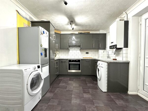 Cardinal Hinsley Close, Newark