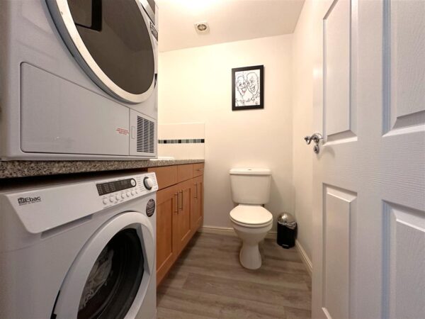 John Gold Avenue, Newark