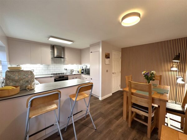 John Gold Avenue, Newark