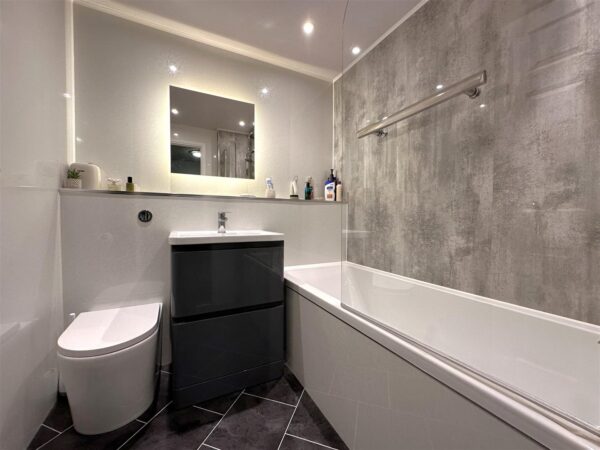 John Gold Avenue, Newark