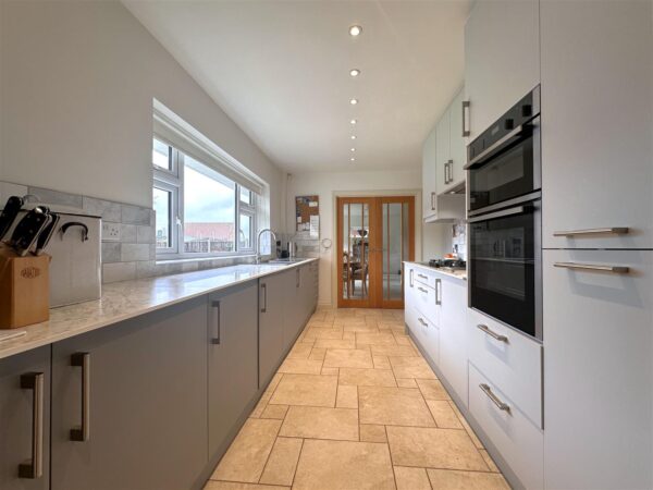 St. Peters Close, Farndon, Newark