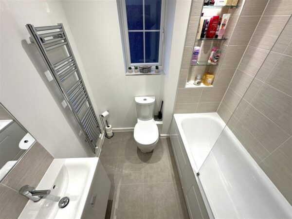 Cloverfield Place, Middlebeck, Newark