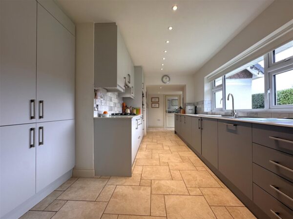 St. Peters Close, Farndon, Newark